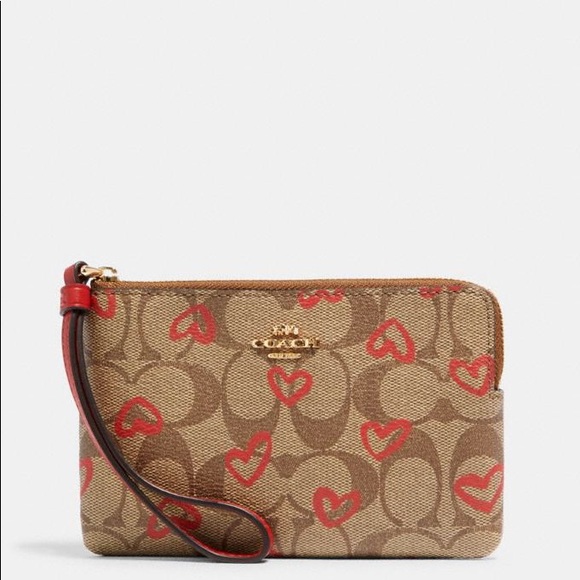 ❌Sold❌🔥Corner Zip Wristlet With Hearts Print - Picture 2 of 8